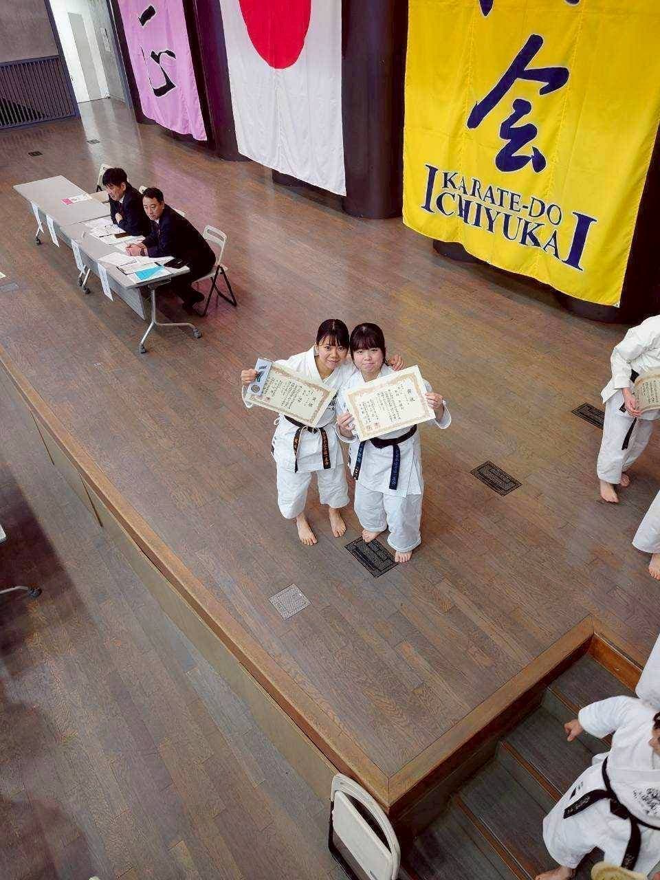 成人女子３